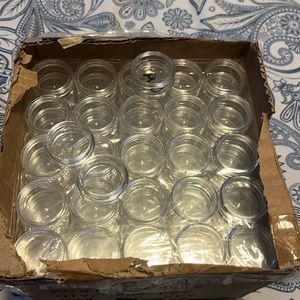 Full box(200) plus of 5g plastic jars (clear) with lids sales sample supplies